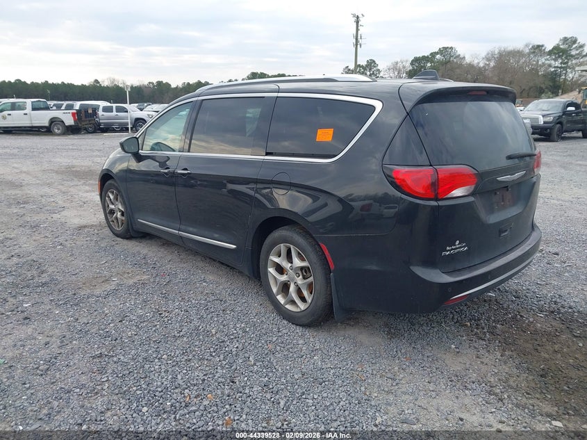 2017 Chrysler Pacifica Touring-L Plus