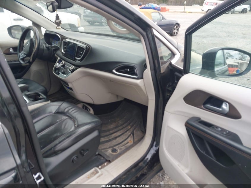 2017 Chrysler Pacifica Touring-L Plus