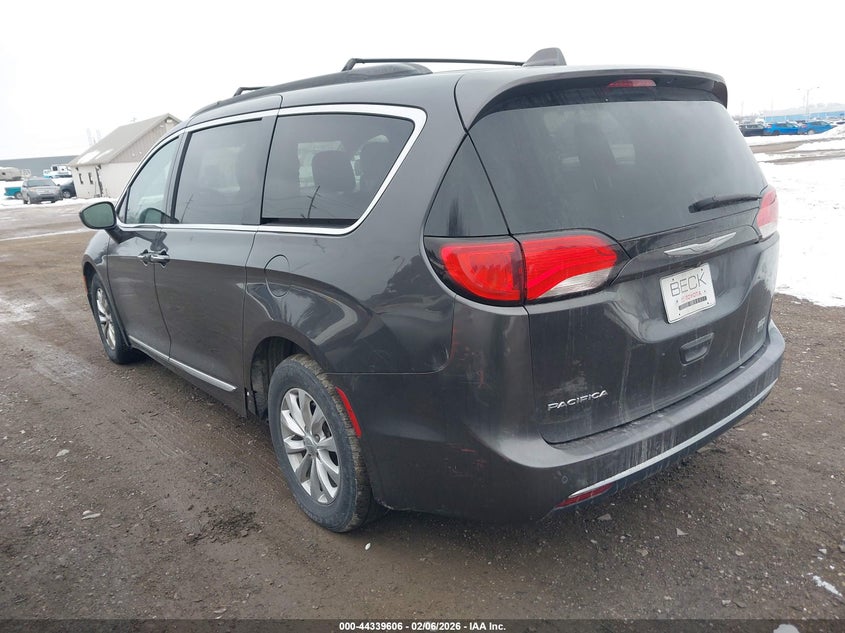Vin: 2c4rc1bg0hr795812, lot: 44836046, chrysler pacifica touring-l 20173