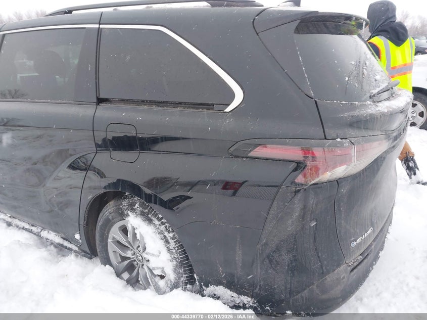 2025 Toyota Sienna Xle