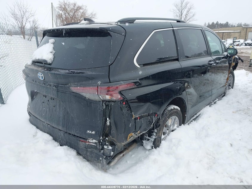 2025 Toyota Sienna Xle