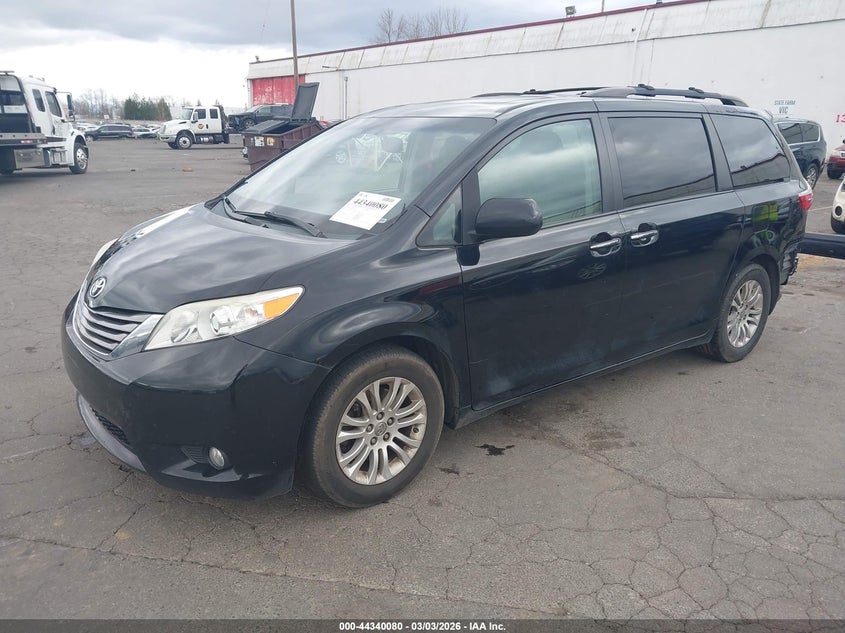 2016 Toyota Sienna Xle 8 Passenger