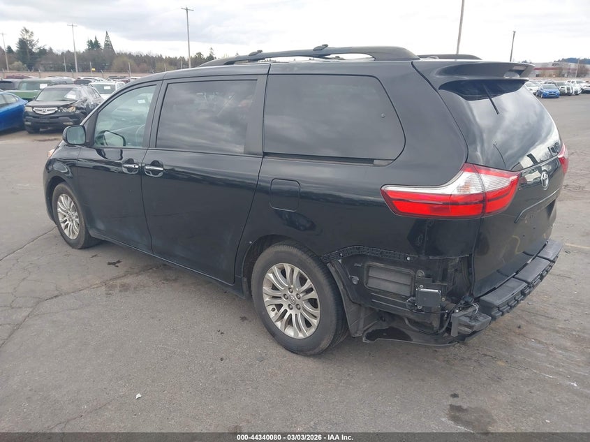 2016 Toyota Sienna Xle 8 Passenger