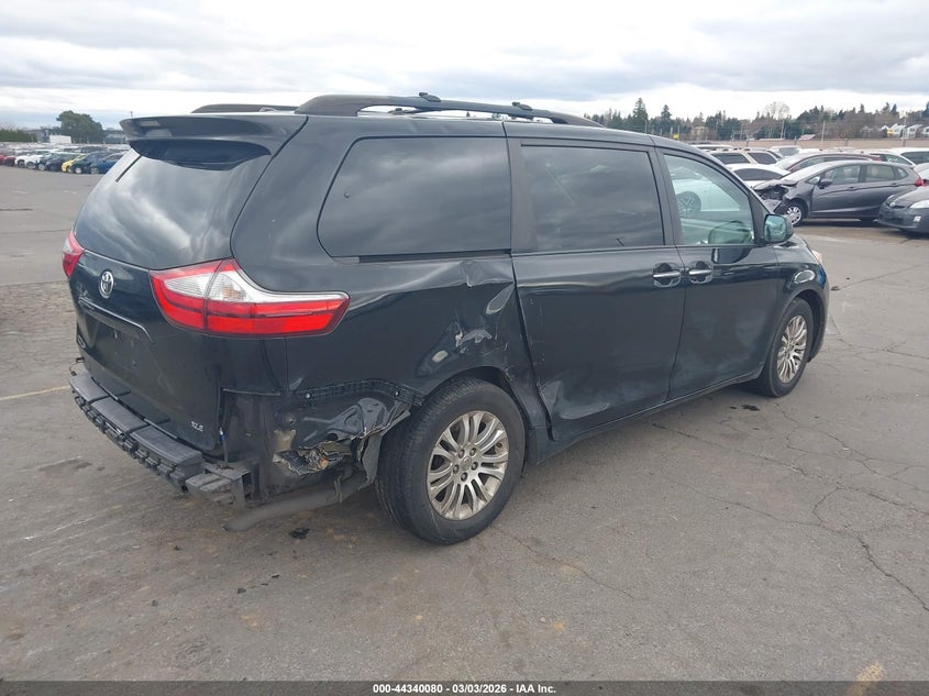 2016 Toyota Sienna Xle 8 Passenger