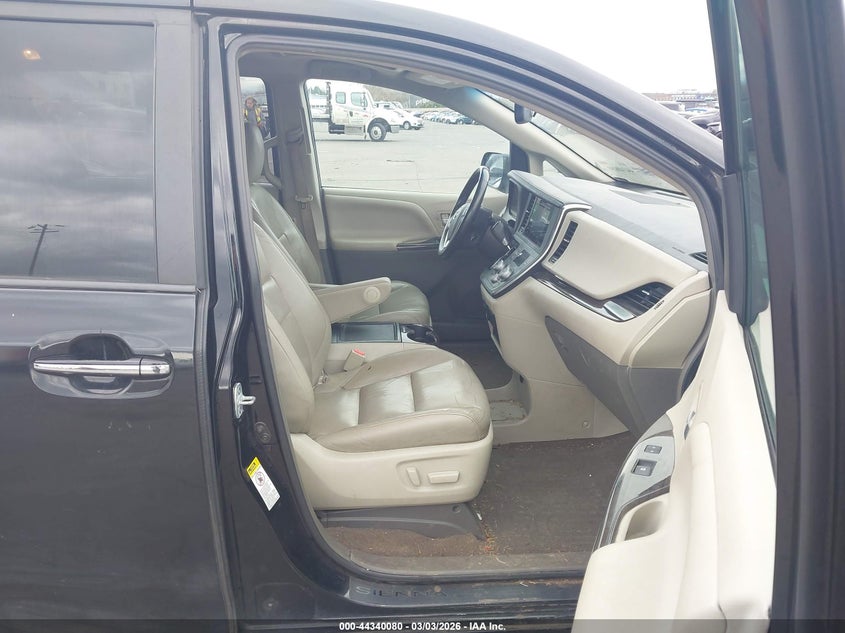 2016 Toyota Sienna Xle 8 Passenger