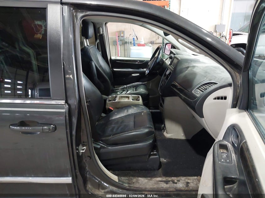 2012 Chrysler Town & Country Touring