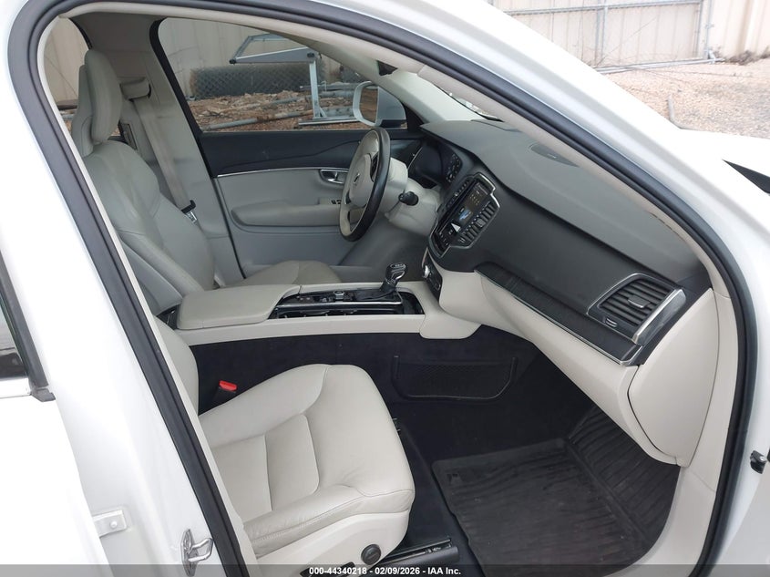 2020 Volvo Xc90 T6 Momentum 7 Passenger