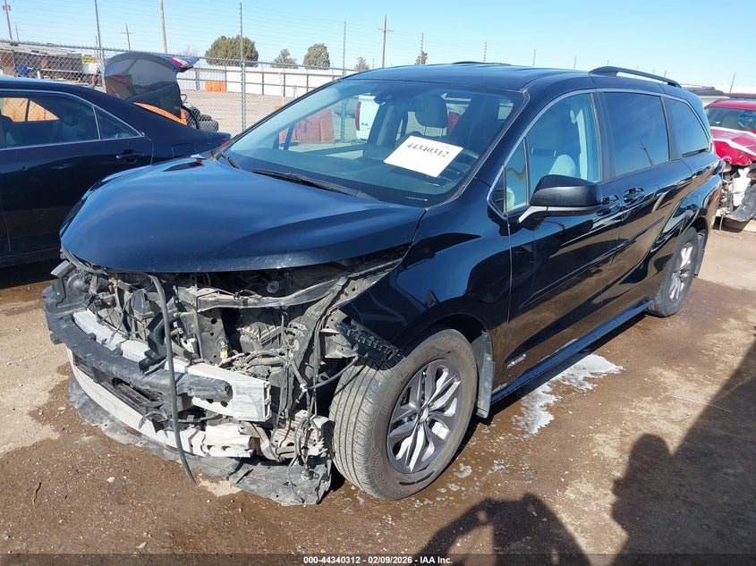 2021 Toyota Sienna Le