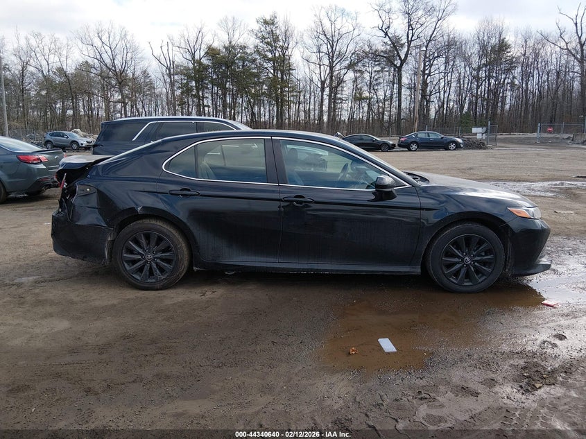 TOYOTA CAMRY - zdjęcie 13