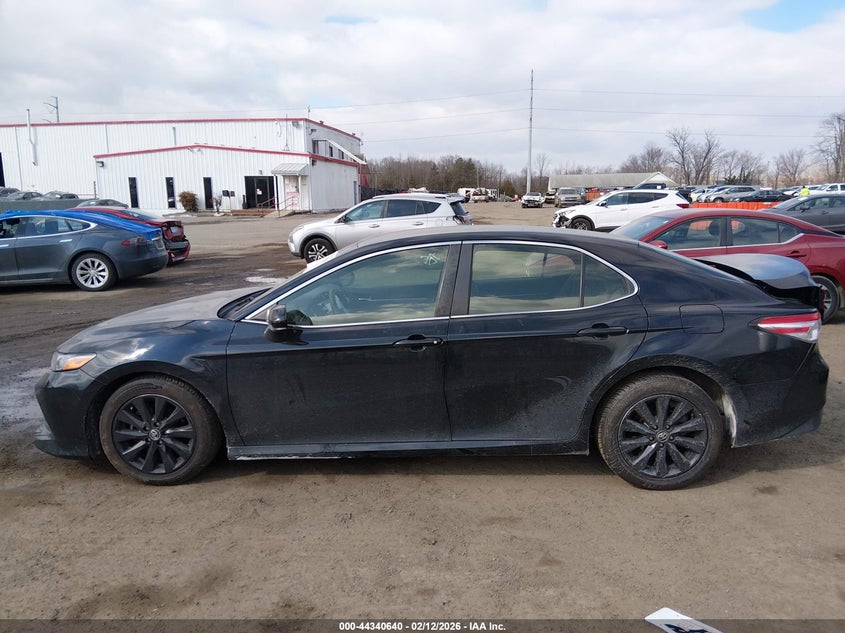 TOYOTA CAMRY - zdjęcie 14