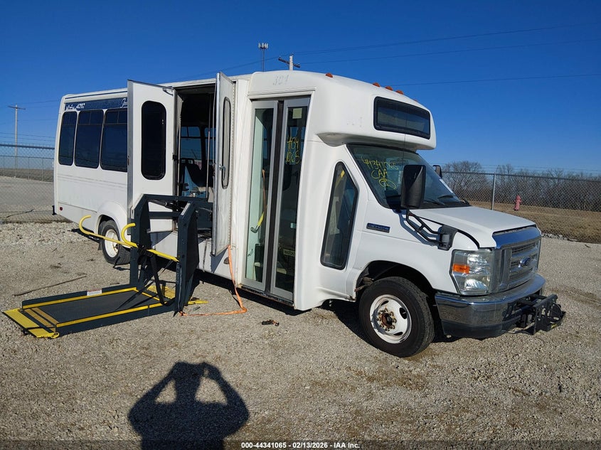 2009 Ford E-350 Cutaway