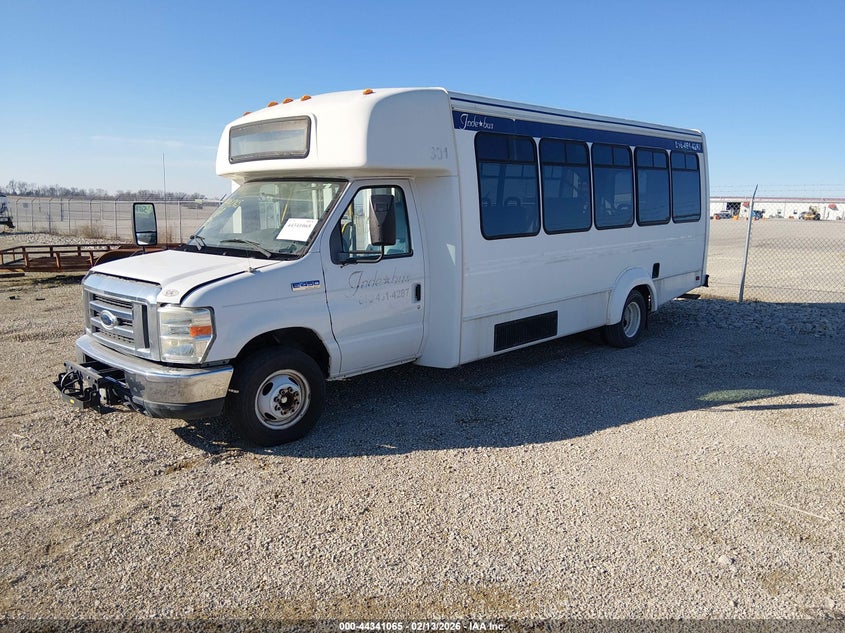 2009 Ford E-350 Cutaway