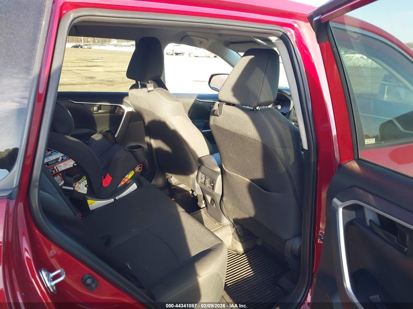 Фото 8 - TOYOTA RAV4