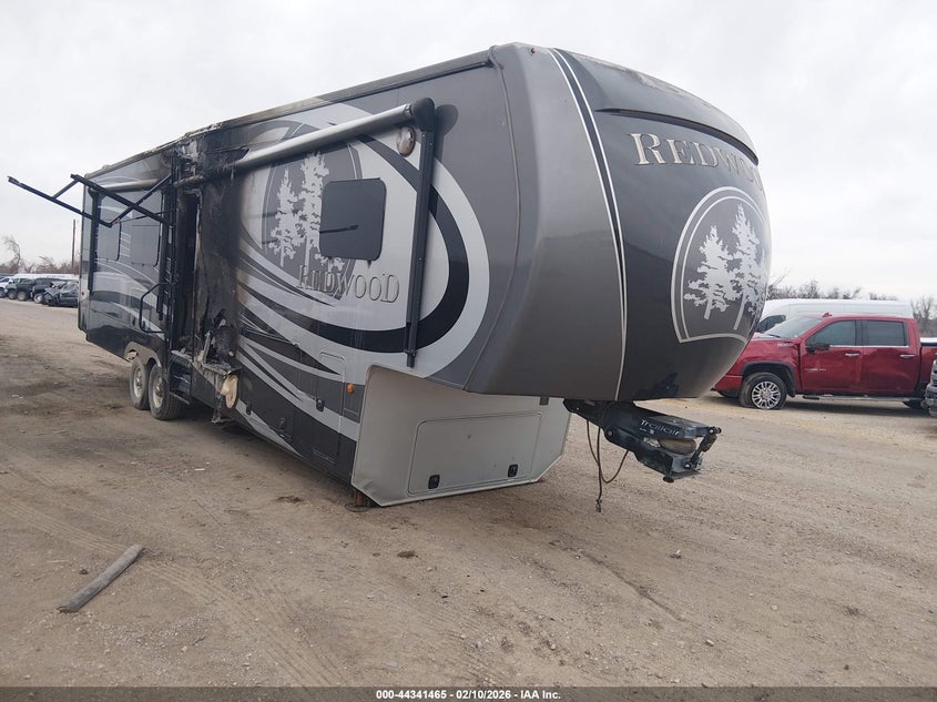 4V0FC362XFR005700 CROSSROADS 5TH WHEEL TRAVEL TRAILER Photo 1