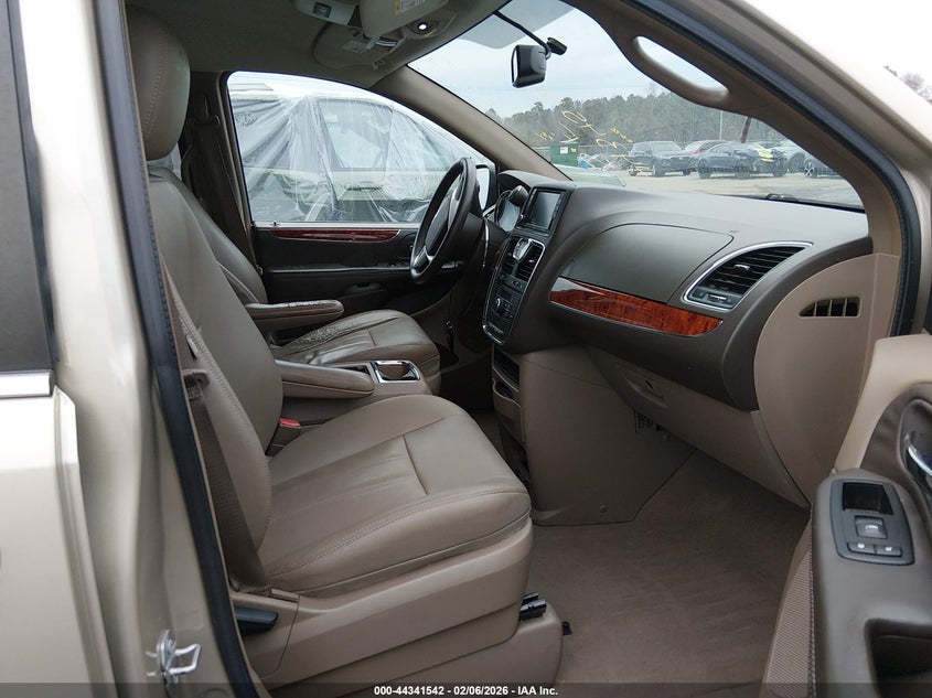 2016 Chrysler Town & Country Touring