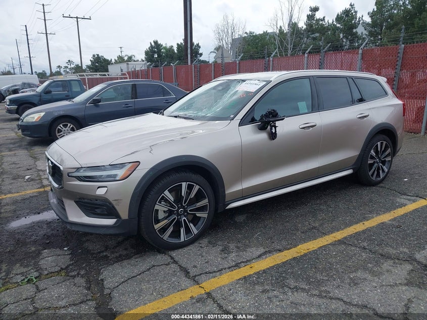 2026 Volvo V60 Cross Country Ultra, B5 Awd Gas (Mild Hybrid)