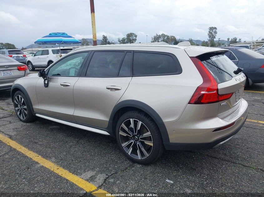 2026 Volvo V60 Cross Country Ultra, B5 Awd Gas (Mild Hybrid)