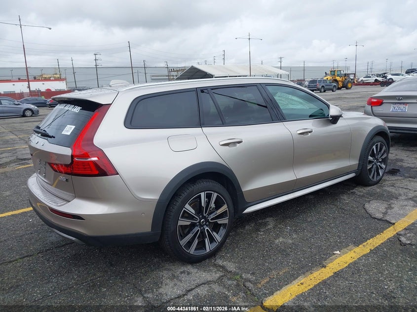 2026 Volvo V60 Cross Country Ultra, B5 Awd Gas (Mild Hybrid)