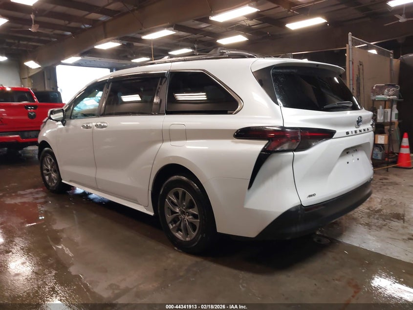 2024 Toyota Sienna Xle