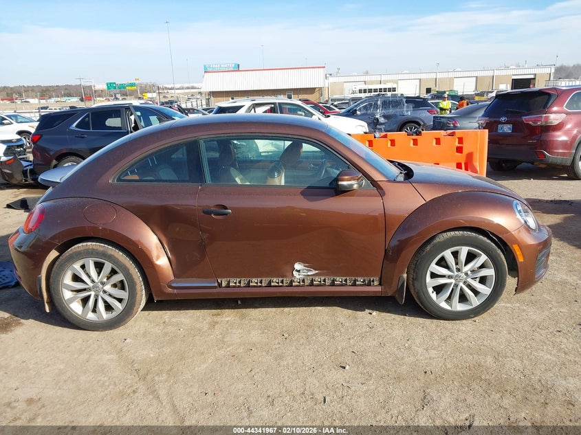 2017 Volkswagen Beetle #Pinkbeetle/1.8T Classic/1.8T S VIN: 3VWF17AT8HM625342 Lot: 44341967