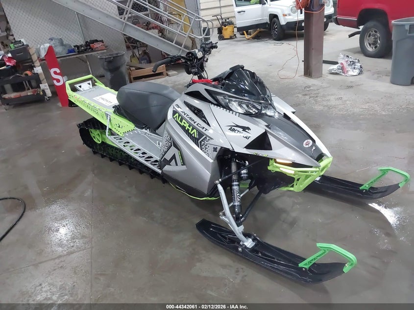 2020 Arct M8000 Maountain Cat