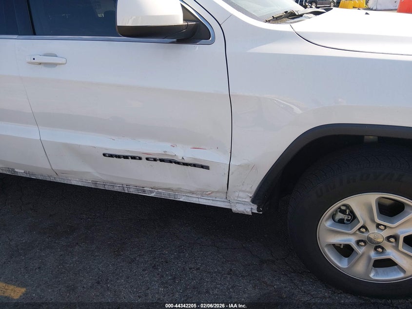 VIN 1C4RJEAG3HC671928 2017 JEEP GRAND CHEROKEE LAREDO 4X2