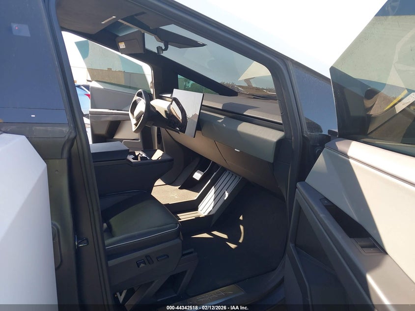 2025 TESLA CYBERTRUCK auction photo 5