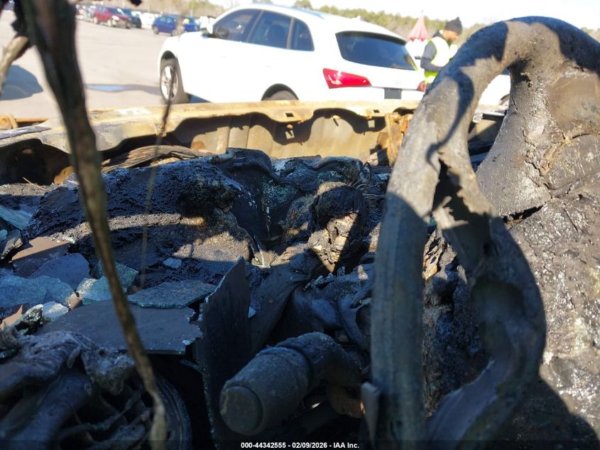 2000 Ford Expedition Xlt VIN: 1FMPU16L3YLB03817 Lot: 44342555