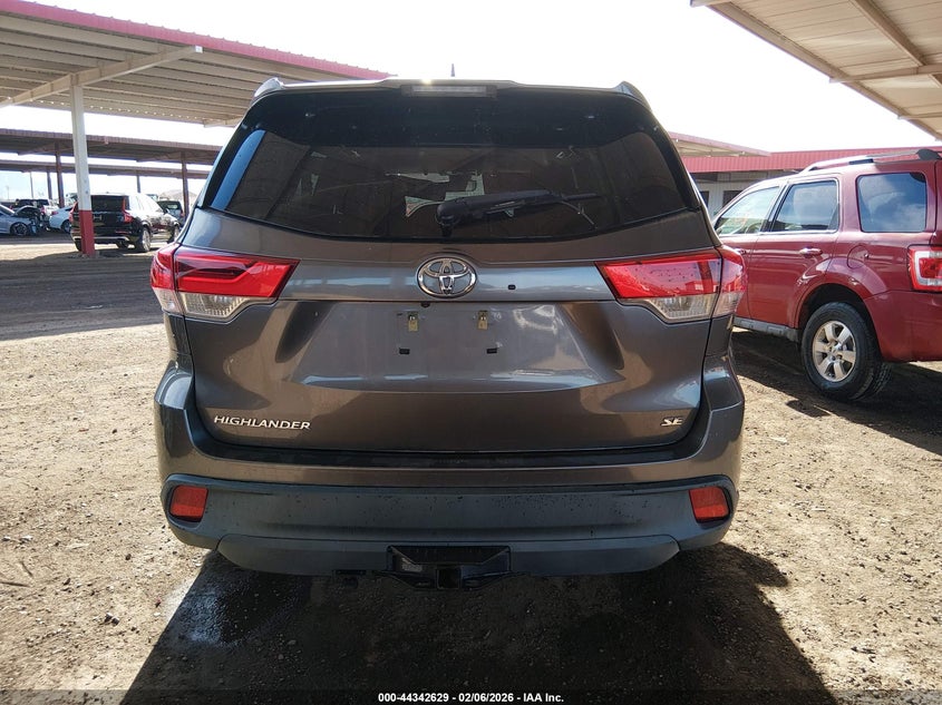 VIN 5TDKZRFH5JS540264 2018 TOYOTA HIGHLANDER SE