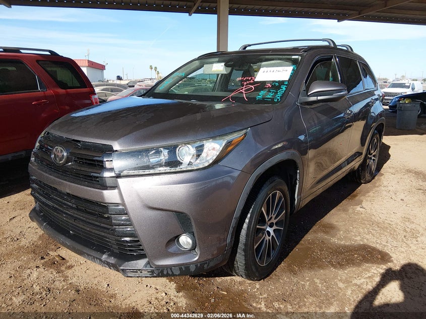 VIN 5TDKZRFH5JS540264 2018 TOYOTA HIGHLANDER SE