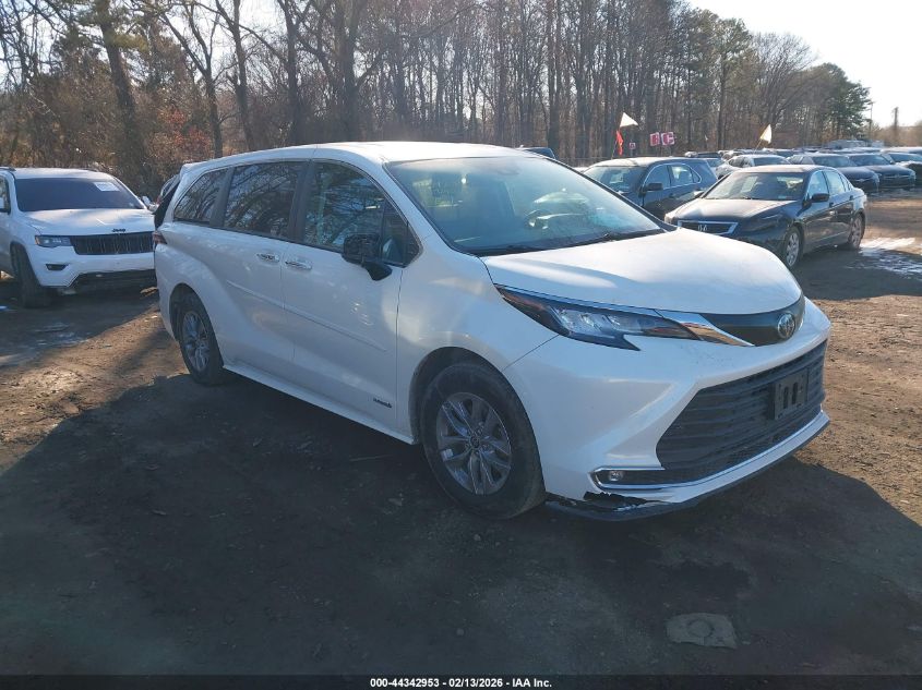2021 Toyota Sienna Xle