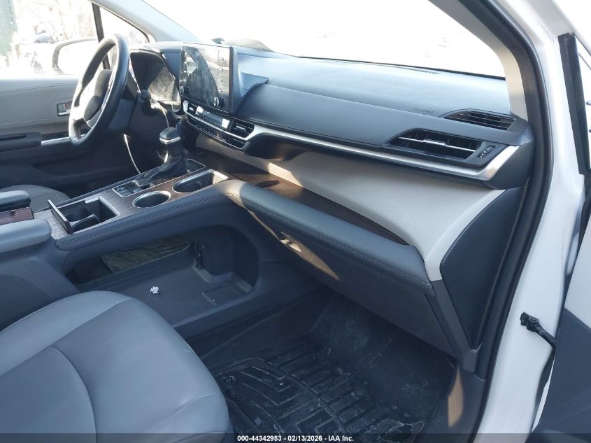 2021 Toyota Sienna Xle