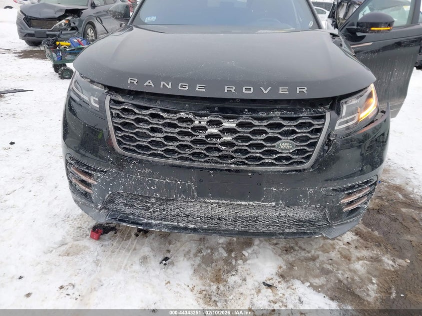 2018 Land Rover Range Rover Velar P250 Se R-Dynamic VIN: SALYL2RX0JA753456 Lot: 44343251