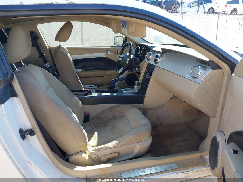 2005 Ford Mustang V6 Deluxe/V6 Premium