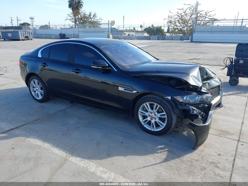 SAJAD4BG9HA956014 JAGUAR XE Photo 1