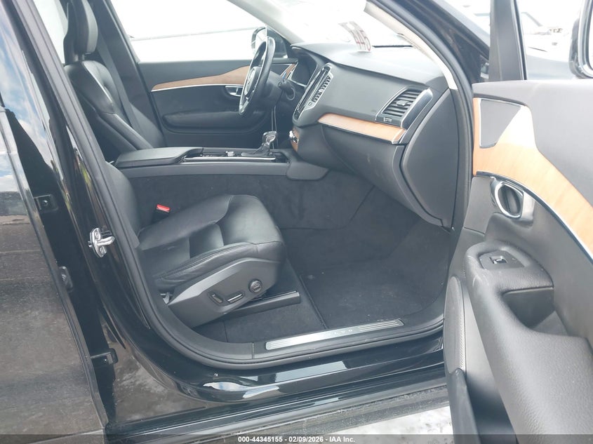 2022 Volvo Xc90 T6 Momentum 7 Passenger