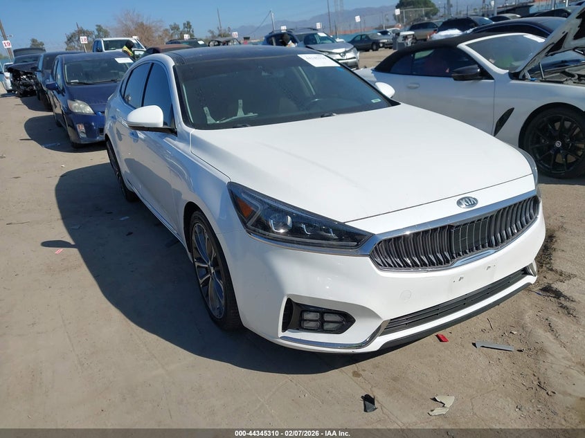 2017 Kia Cadenza Technology
