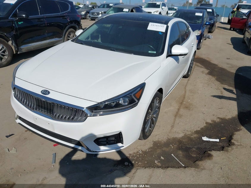 2017 Kia Cadenza Technology