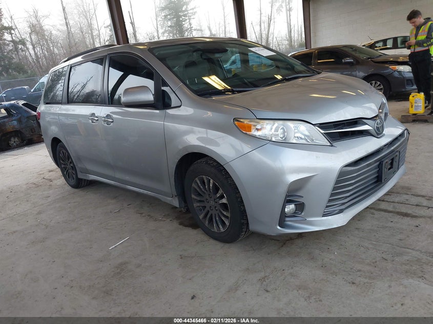 2019 Toyota Sienna Xle 8 Passenger