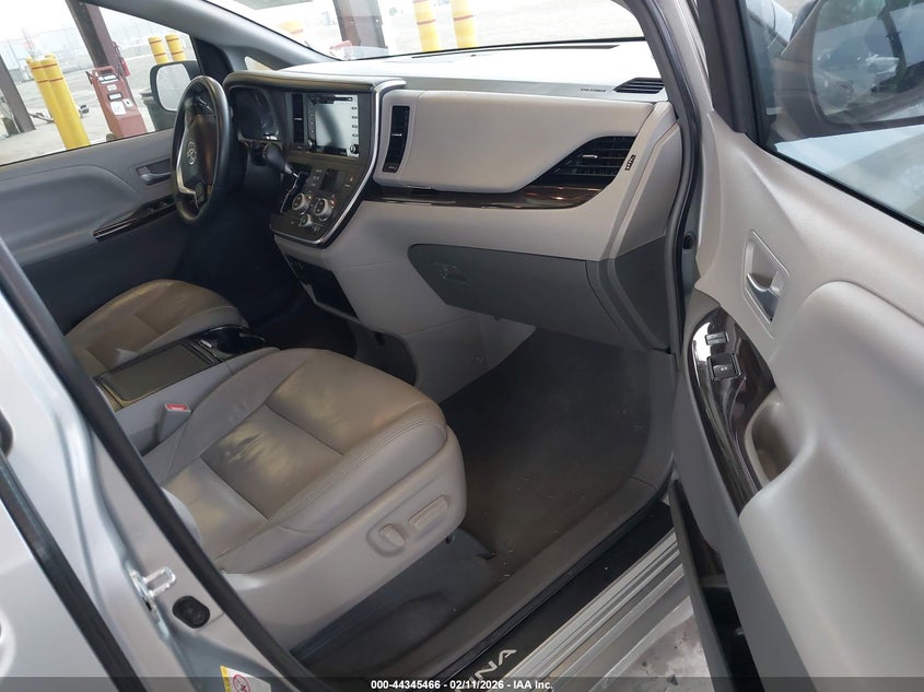 2019 Toyota Sienna Xle 8 Passenger
