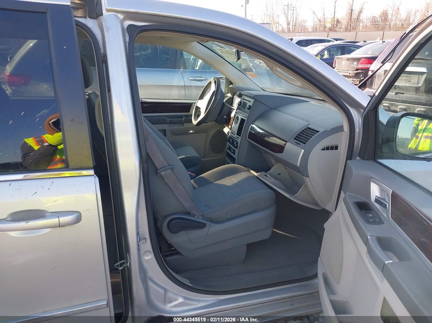 2010 Chrysler Town & Country Touring