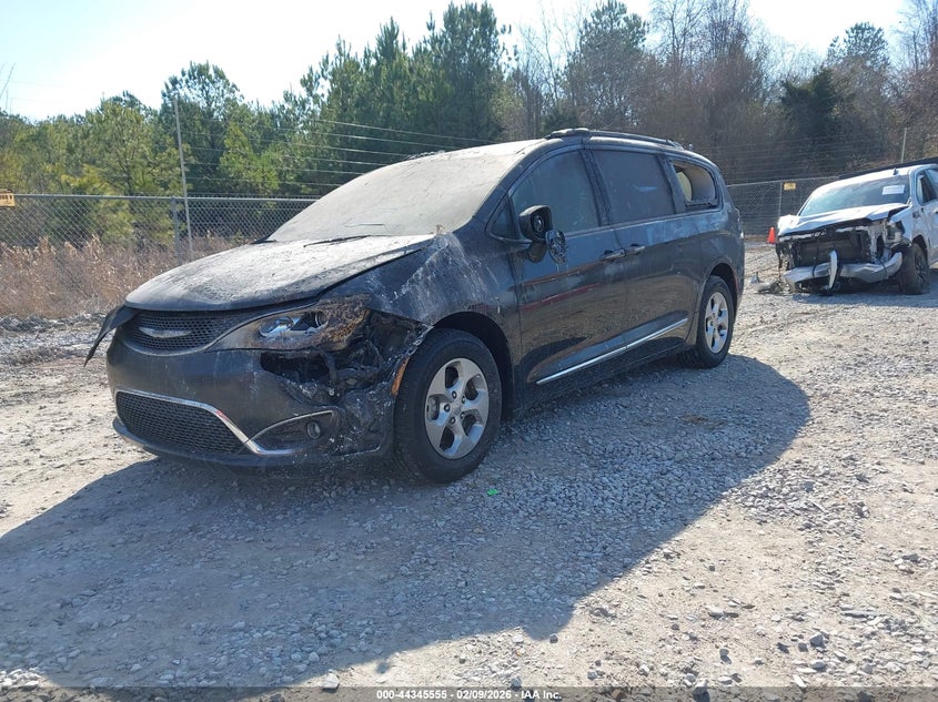 2017 Chrysler Pacifica Touring-L Plus