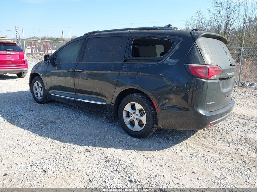 2017 Chrysler Pacifica Touring-L Plus