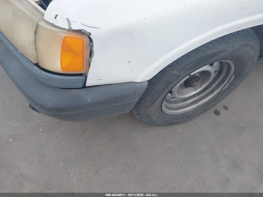 2000 Isuzu Hombre Xs VIN: 1GGCS1442Y8702472 Lot: 44345811
