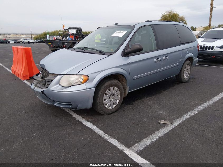 2005 Chrysler Town & Country Lx