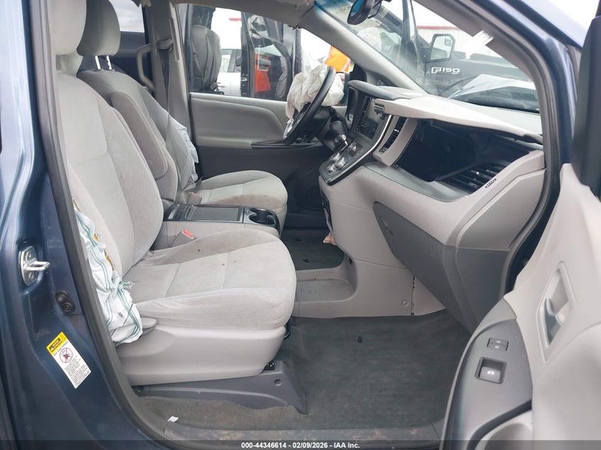 2015 Toyota Sienna Le 8 Passenger
