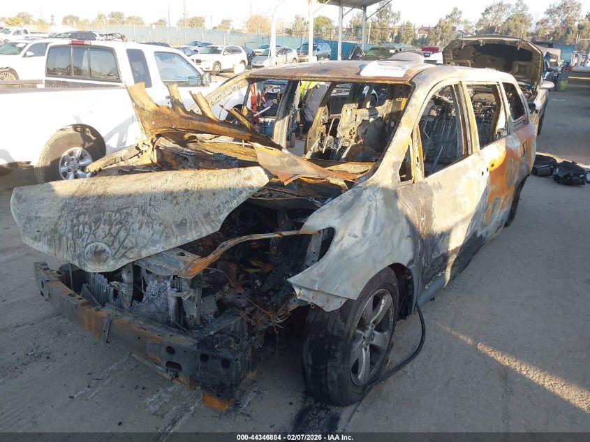 2017 Toyota Sienna Le 8 Passenger VIN: 5TDKZ3DC2HS883886 Lot: 44346884