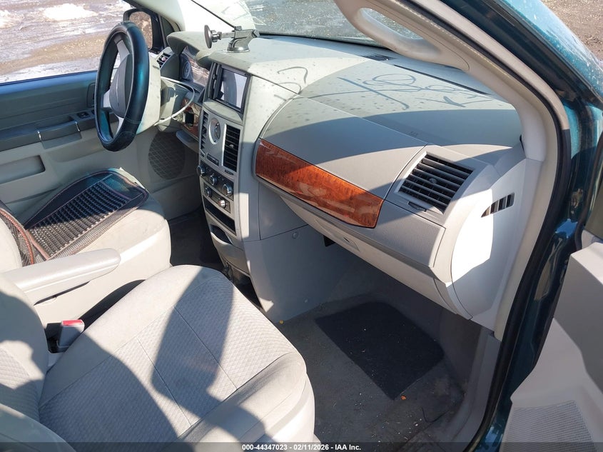 2009 Chrysler Town & Country Lx