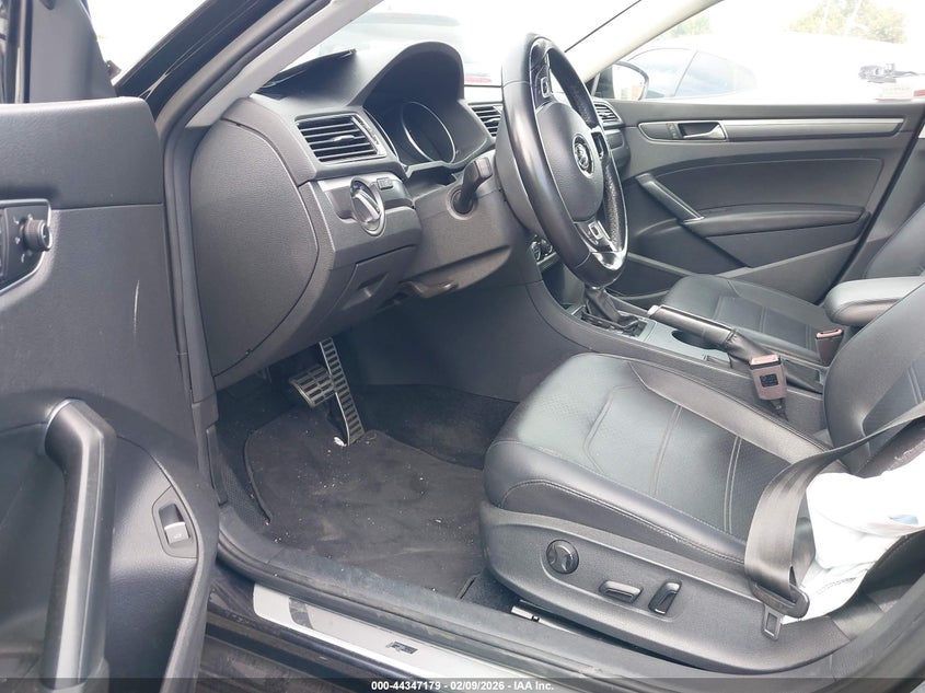 2017 Volkswagen Passat 1.8T R-Line