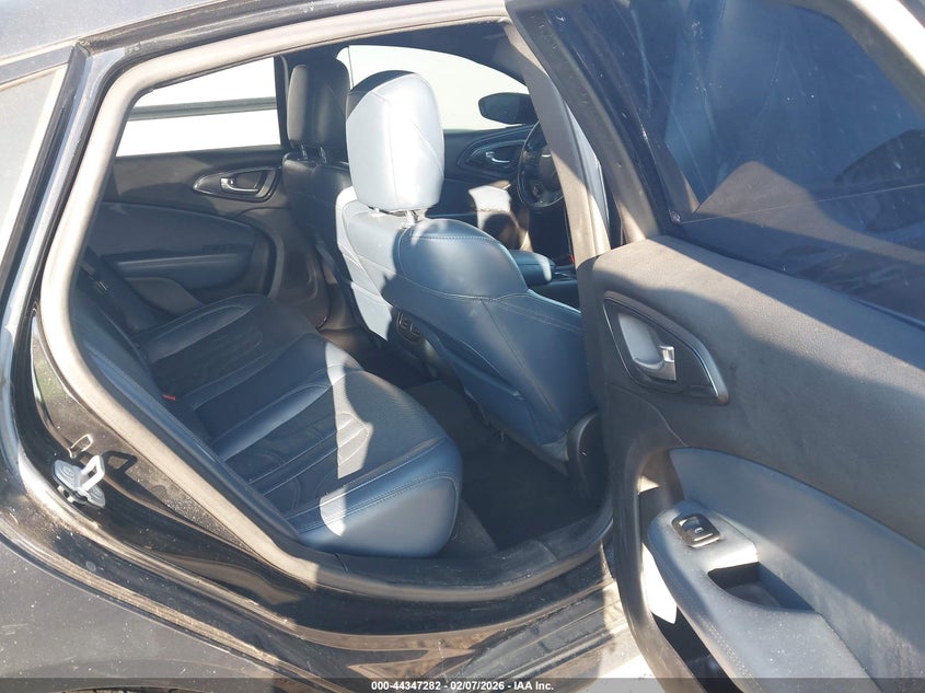 2015 CHRYSLER 200 auction photo 8